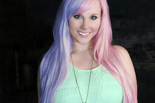 fialové a růžové vlasy.jpg